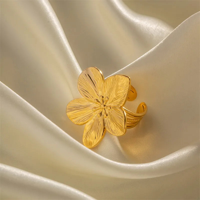 2024 New Flower Ring for Women Simple Temperament Party Fashion Trendy Charm Waterproof Jewelry Gifts Wholesale