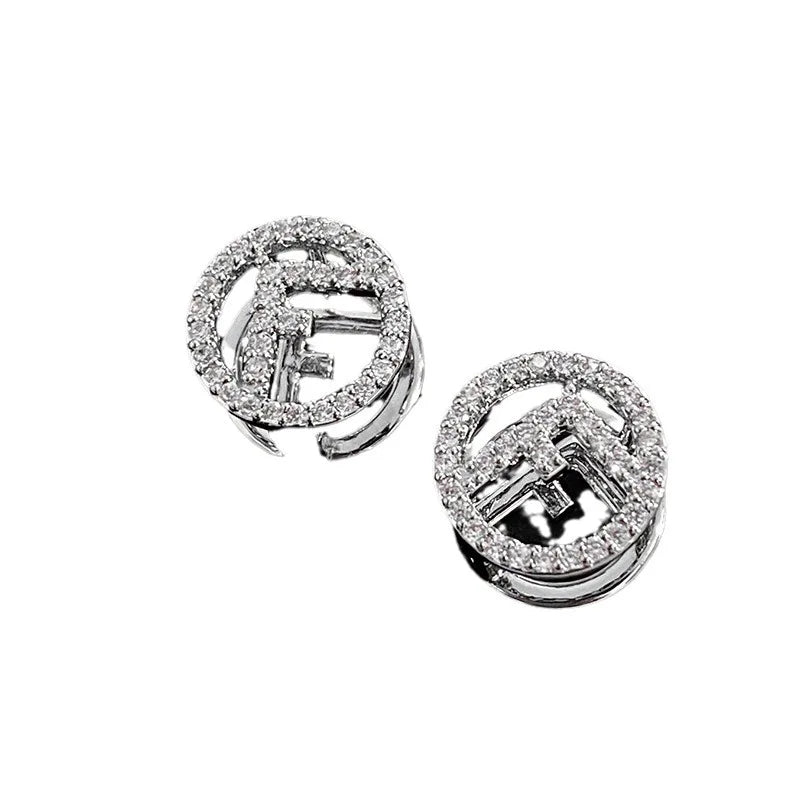 The New Fashionable Earrings Feature A Super-shiny Ear Clasp, Simple and Niche Design, Round Shape, and Compact Size