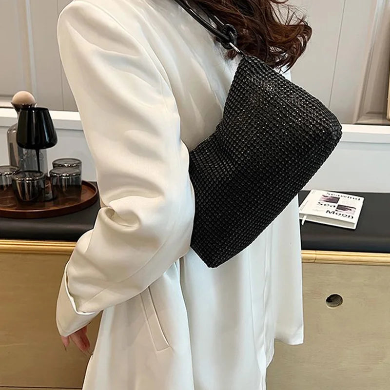 Ladies' handbags can be worn over the shoulder, crossbody, or carried by hand, suitable for travel and shopping. Crossbody bags.