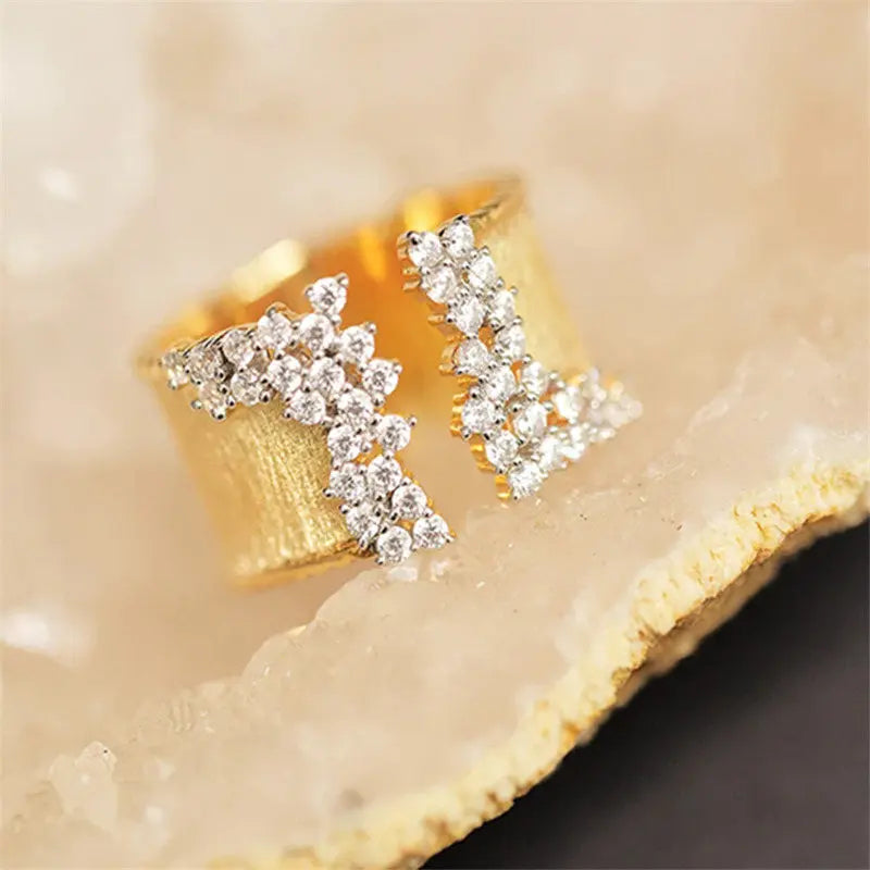 2024 New Flower Ring for Women Simple Temperament Party Fashion Trendy Charm Waterproof Jewelry Gifts Wholesale