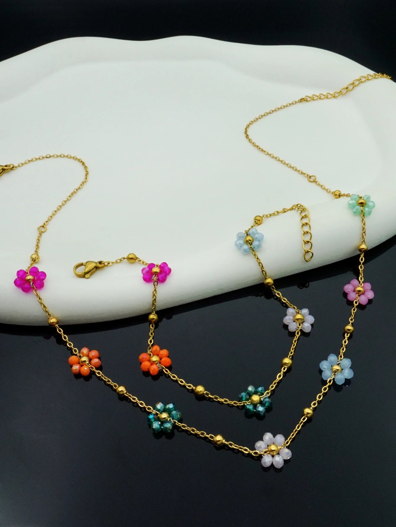2 pieces of Bohemian style women's multicolored campus fashion small flower beaded necklaces and bracelets, dance party jewelry
