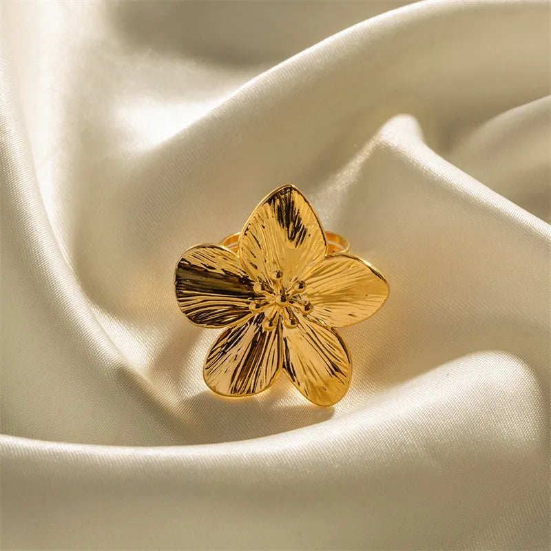 2024 New Flower Ring for Women Simple Temperament Party Fashion Trendy Charm Waterproof Jewelry Gifts Wholesale
