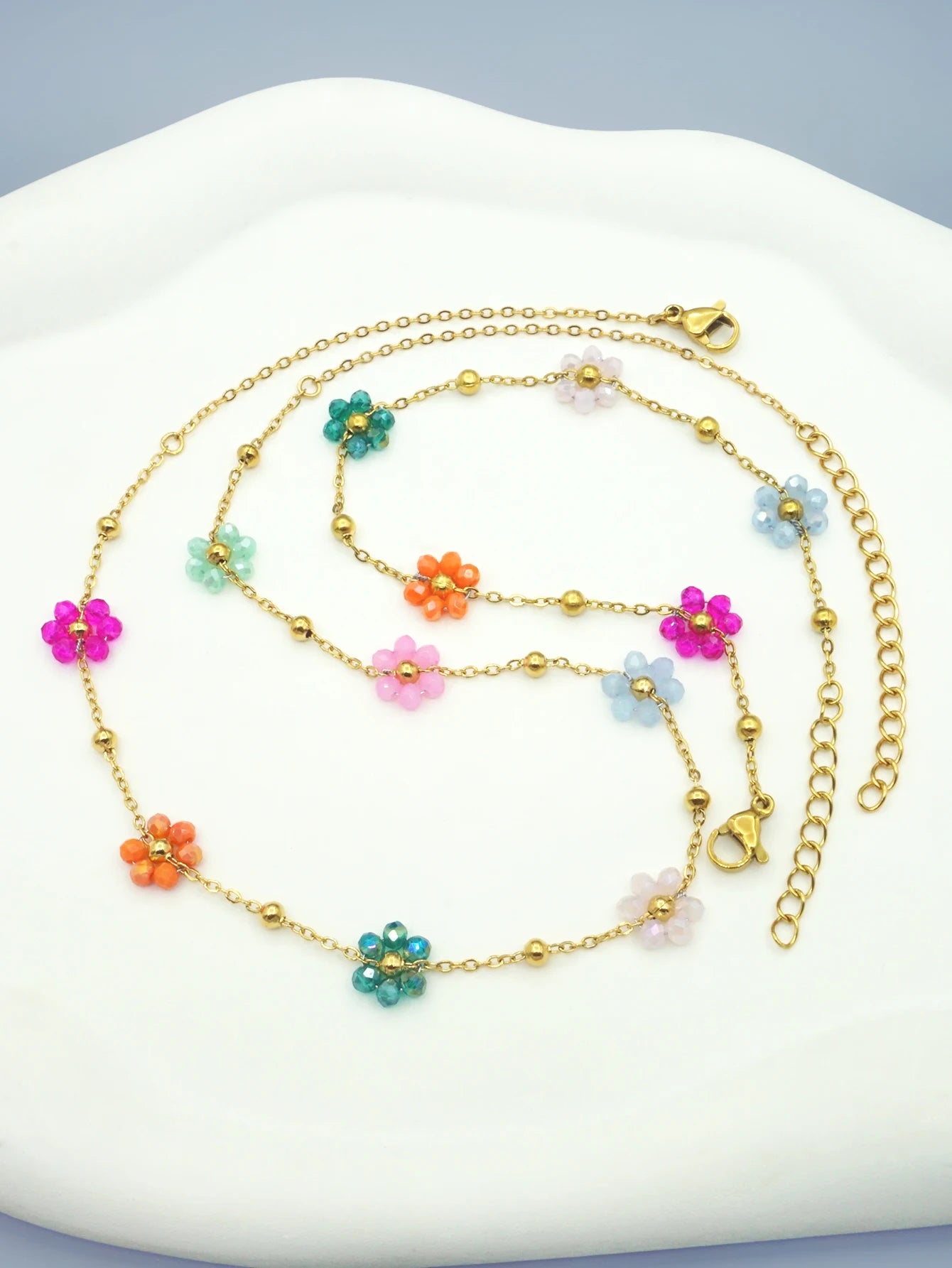 2 pieces of Bohemian style women's multicolored campus fashion small flower beaded necklaces and bracelets, dance party jewelry