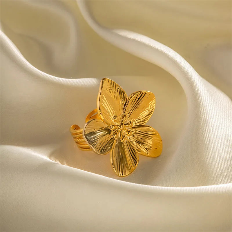 2024 New Flower Ring for Women Simple Temperament Party Fashion Trendy Charm Waterproof Jewelry Gifts Wholesale