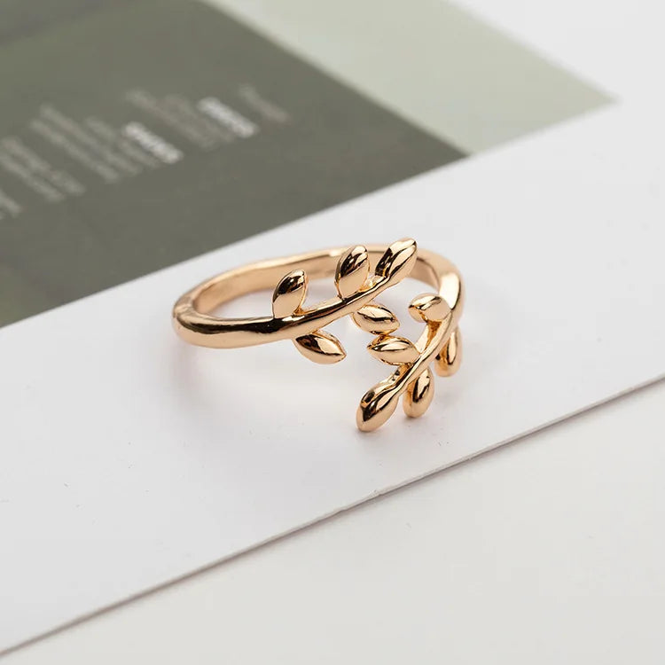 2024 New Flower Ring for Women Simple Temperament Party Fashion Trendy Charm Waterproof Jewelry Gifts Wholesale