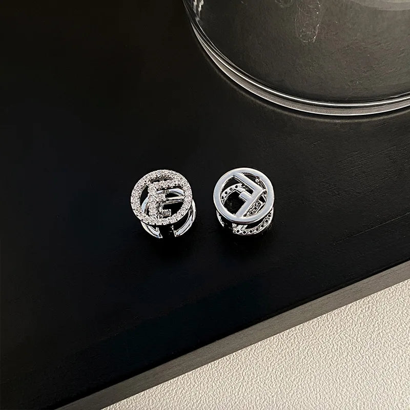 The New Fashionable Earrings Feature A Super-shiny Ear Clasp, Simple and Niche Design, Round Shape, and Compact Size