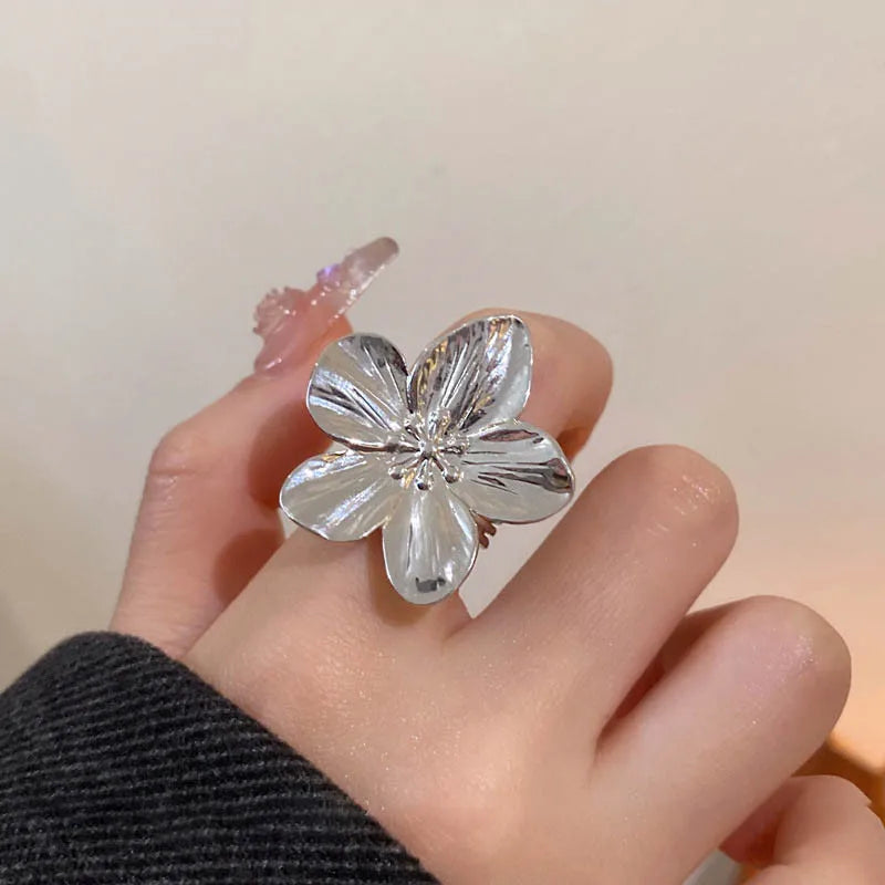 2024 New Flower Ring for Women Simple Temperament Party Fashion Trendy Charm Waterproof Jewelry Gifts Wholesale